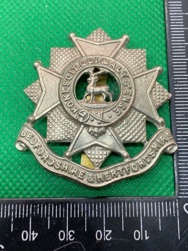 Original WW1 / WW2 British Army Bedfordshire and Hertfordshire Cap Badge - The Militaria Shop