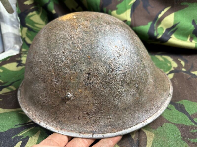 British / Canadian Army Mark 3 Turtle Helmet - Original WW2 Combat Helmet - The Militaria Shop