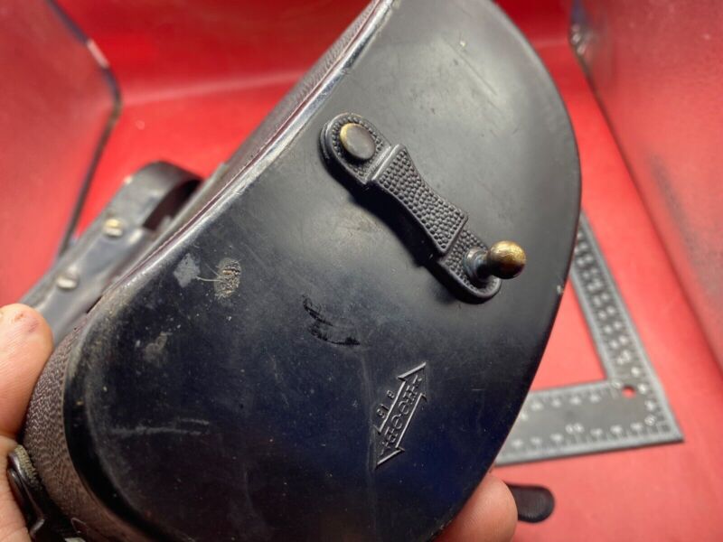 Original 1944 Dated Canadian Army Binoculars in Carrying Case - The Militaria Shop