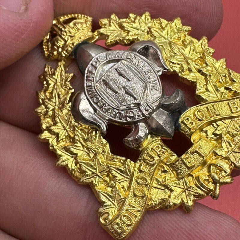 Genuine WW2 Canadian Regiment De Maisonneuve Cap Badge - The Militaria Shop