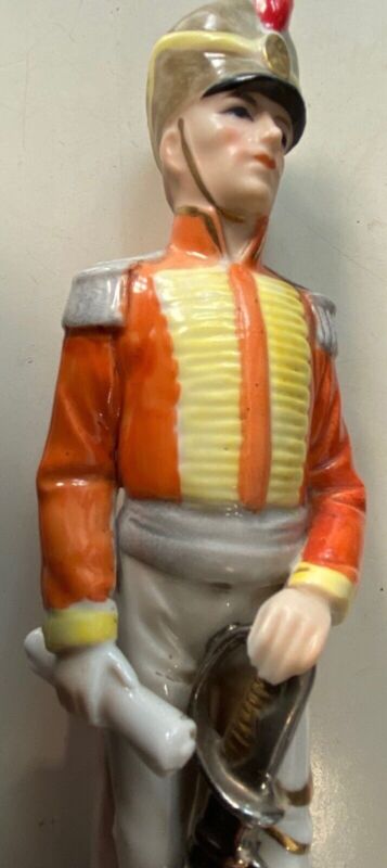 Vintage Porcelain Officier des Hussars figurine in excellent condition. - The Militaria Shop