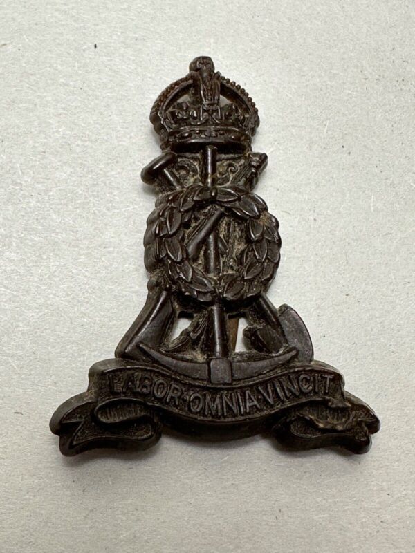 Original WW2 British Army Royal Army Labour Corps Bakelite Economy Cap Badge - The Militaria Shop