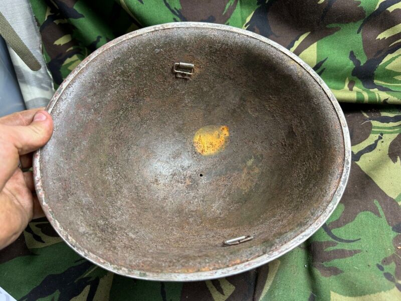 British / Canadian Army Mark 3 Turtle Helmet - Original WW2 Combat Helmet - The Militaria Shop