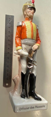 Vintage Porcelain Officier des Hussars figurine in excellent condition. - The Militaria Shop