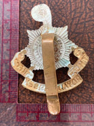 British Army WW1 / WW2 Kings Crown ROYAL SUSSEX REGIMENT cap badge with slider - The Militaria Shop