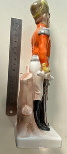 Vintage Porcelain Officier des Hussars figurine in excellent condition. - The Militaria Shop
