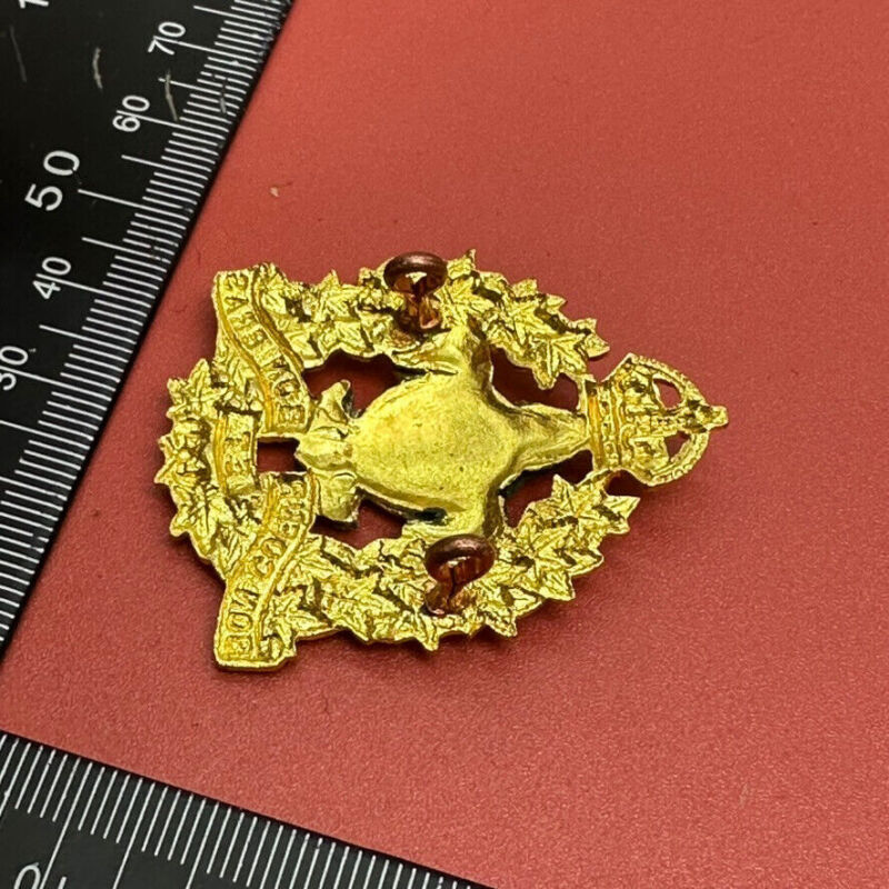 Genuine WW2 Canadian Regiment De Maisonneuve Cap Badge - The Militaria Shop