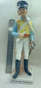 Vintage Porcelain Officier des Chasseurs figurine in excellent condition. - The Militaria Shop