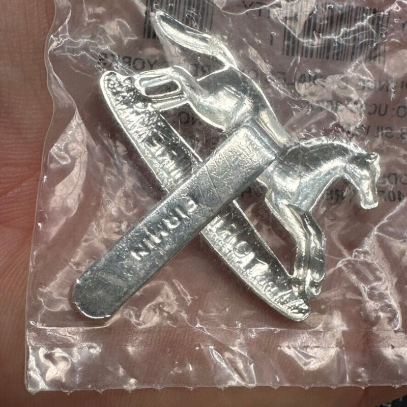 Genuine British Army Yorkshire Regiment Cap Badge - NEW OLD STOCK - The Militaria Shop