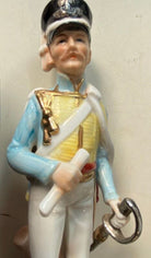 Vintage Porcelain Officier des Chasseurs figurine in excellent condition. - The Militaria Shop