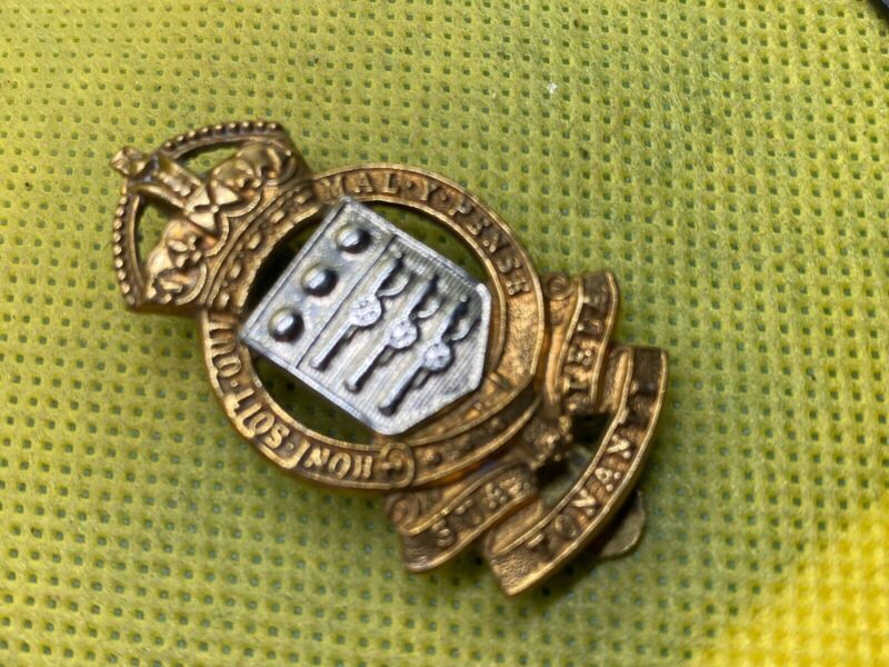 British Army Kings Crown Army Ordnance Corps Cap Badge. Nice example - The Militaria Shop
