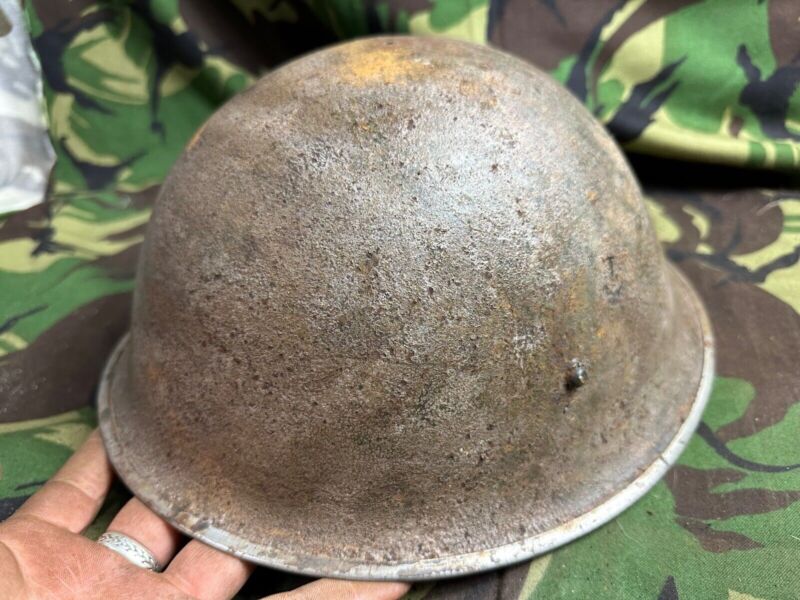 British / Canadian Army Mark 3 Turtle Helmet - Original WW2 Combat Helmet - The Militaria Shop
