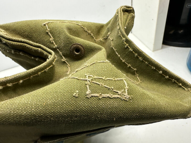Original WW2 British Army Assault Light Weight Gas Mask Bag 1943 Dated - The Militaria Shop