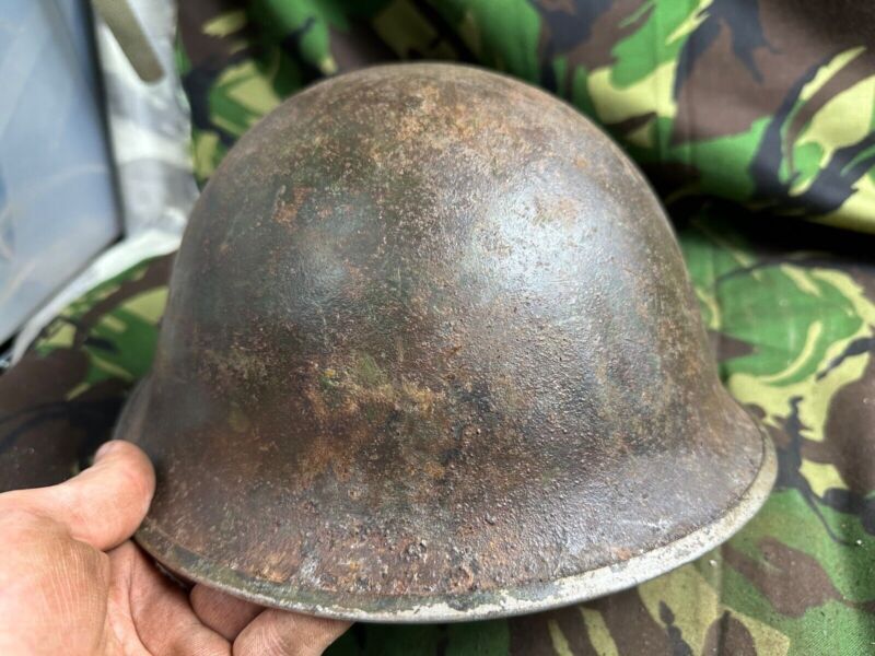 British / Canadian Army Mark 3 Turtle Helmet - Original WW2 Combat Helmet - The Militaria Shop