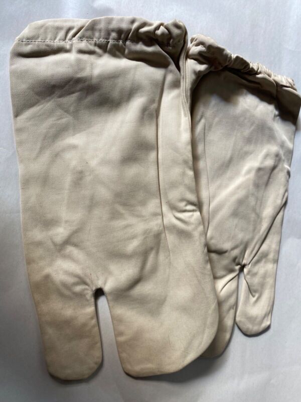 A Matching Pair of WW2 British Army Winter Gunners Gloves - Manufacturers marked - The Militaria Shop