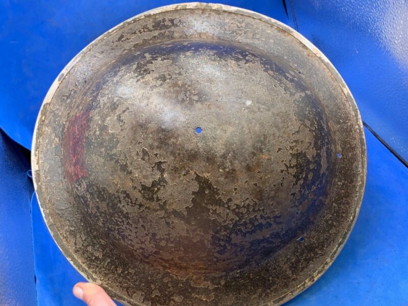 Original WW2 British Army Combat Helmet Mk2 Brodie - Div Signed - The Militaria Shop