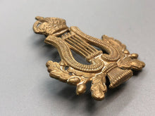 Load image into Gallery viewer, Original WW2 British Army Musicians / Bandsmans Cap Badge - The Militaria Shop
