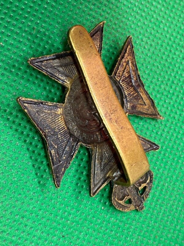 Original WW1 British Army - Buckinghamshire Battalion Blackened Cap Badge - The Militaria Shop