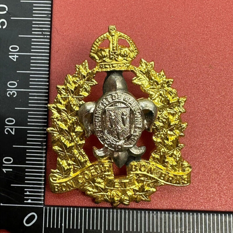 Genuine WW2 Canadian Regiment De Maisonneuve Cap Badge - The Militaria Shop