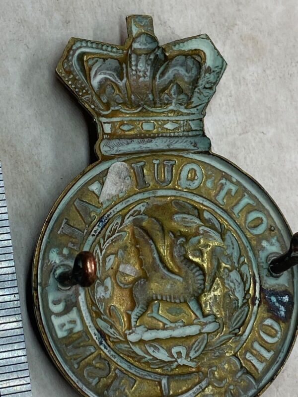 British Army Victorian Crown Welsh Regiment of Foot Cap Badge - The Militaria Shop