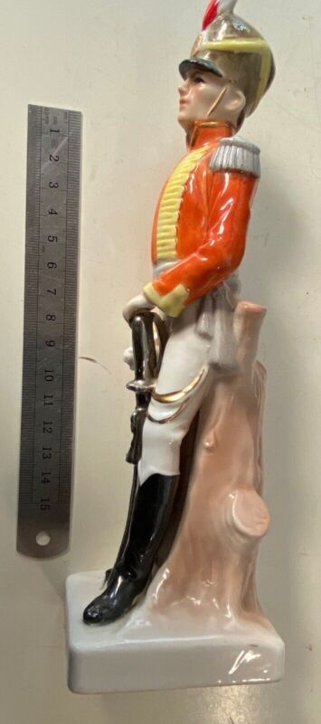 Vintage Porcelain Officier des Hussars figurine in excellent condition. - The Militaria Shop