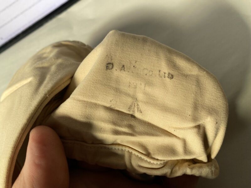 A Matching Pair of WW2 British Army Winter Gunners Gloves - Marked & Dated 1 - The Militaria Shop