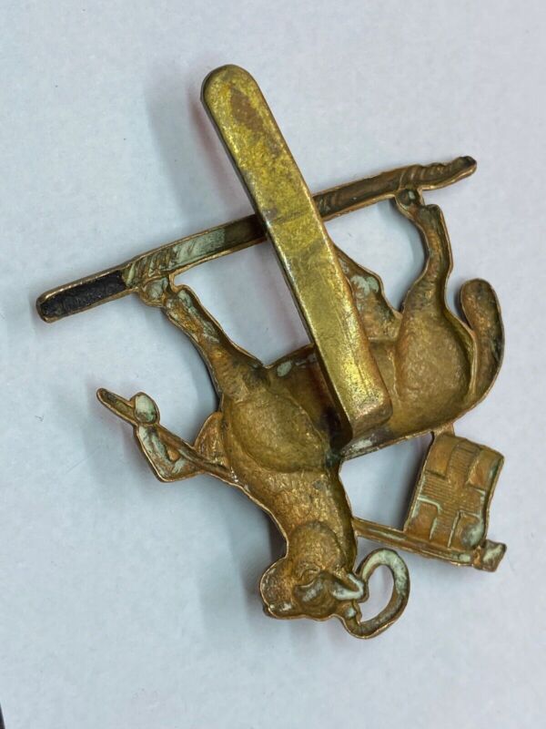 Original WW1 / WW2 British Army Queen's Royal West Surrey Regiment Cap Badg - The Militaria Shop