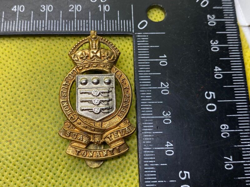 British Army Kings Crown Army Ordnance Corps Cap Badge. Nice example - The Militaria Shop