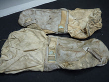 Load image into Gallery viewer, Original WW2 Pattern British Army White Camouflaged Gloves / Gunners Mittens
