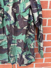 Load image into Gallery viewer, Genuine British Army DPM Camouflaged Combat Smock Jacket - Size 170/96
