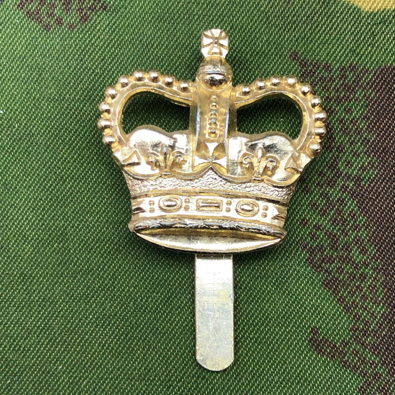 Original British Staybrite Army Cap Badge Ministry of Defence Civilian Employee - The Militaria Shop