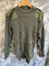 Charger l&#39;image dans la galerie, New Old Stock - Genuine British Army Commando Heavy Pull Over Jumper - 36&quot; Chest
