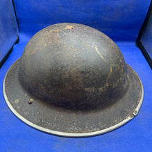 Lade das Bild in den Galerie-Viewer, Original WW2 British Army Mk2 Brodie Combat Helmet
