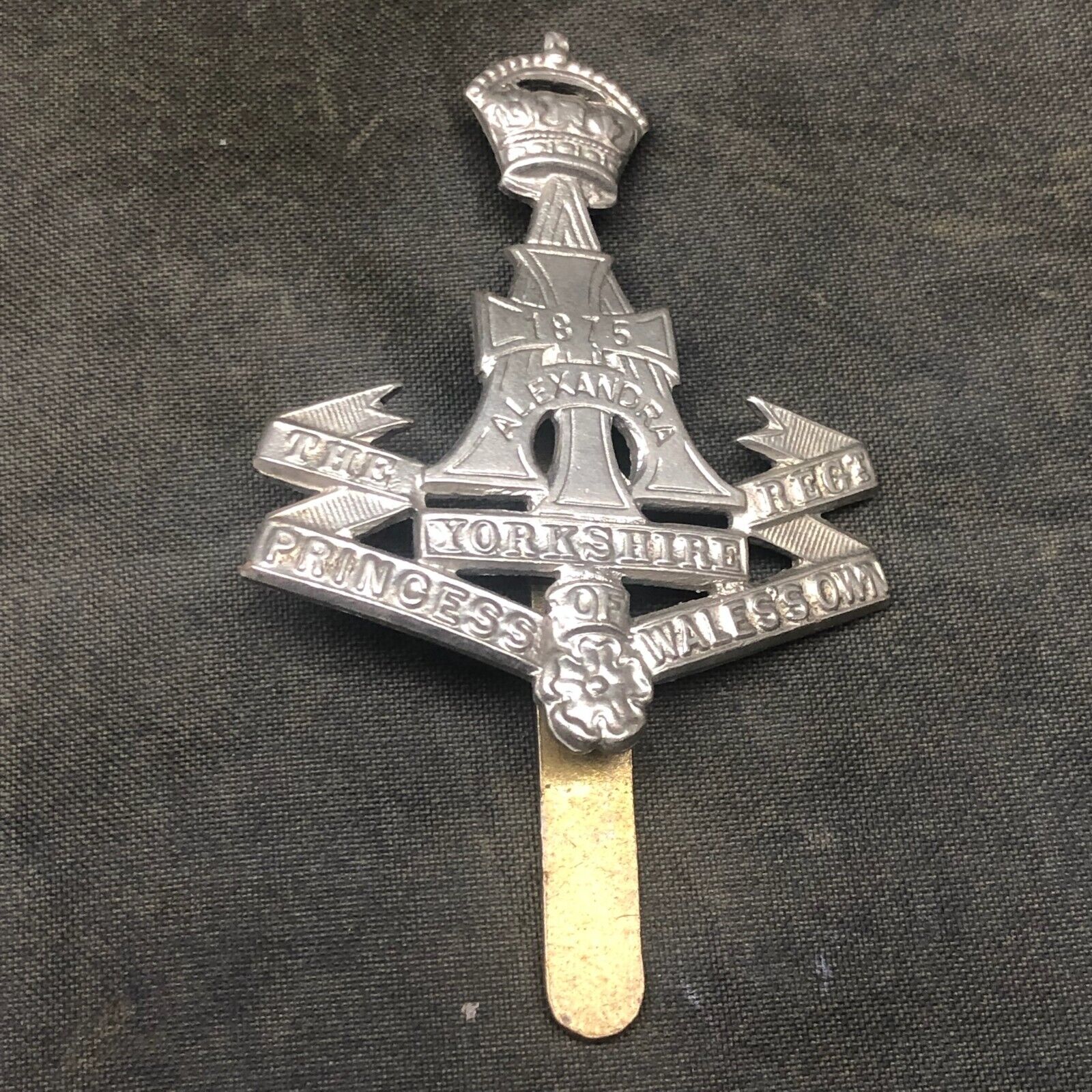 Original WW2 British Army Cap Badge - Yorkshire (Green Howards) Regiment - The Militaria Shop