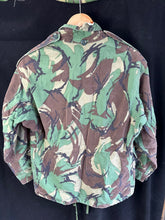 Lade das Bild in den Galerie-Viewer, Original British Army 1968 68 Pattern DPM Combat Jacket Smock - 40&quot; Chest
