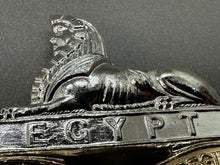 Load image into Gallery viewer, Royal Lincolnshire Regiment - Genuine British Army Cap Badge
