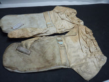 Load image into Gallery viewer, Original WW2 Pattern British Army White Camouflaged Gloves / Gunners Mittens
