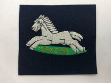 Lade das Bild in den Galerie-Viewer, British Army Bullion Embroidered Blazer Badge - Yorkshire Regiment
