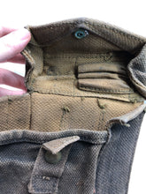 Lade das Bild in den Galerie-Viewer, Original WW2 Canadian Army 37 Pattern Bren Pouch - Used Condition
