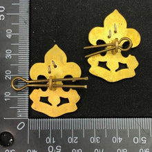 Lade das Bild in den Galerie-Viewer, Original British Collar Badge Pair - King&#39;s Regiment - The Militaria Shop
