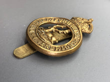 Lade das Bild in den Galerie-Viewer, Original WW1 British Army Cap Badge - Hertfordshire Regiment
