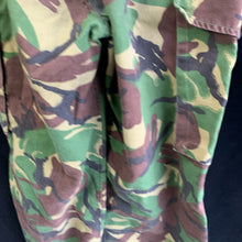 Lade das Bild in den Galerie-Viewer, Genuine British Army DPM Camouflaged Combat Trousers Lightweight - Size 80/72/88
