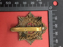 Lade das Bild in den Galerie-Viewer, Original WW1 / WW2 British Army Kings Crown Cap Badge - RASC Army Service Corps
