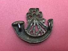 Charger l&#39;image dans la galerie, Original WW2 British Army Kings Crown Collar Badge - Shropshire Light Infantry
