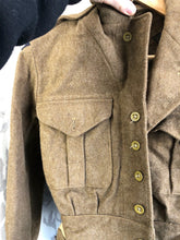 Charger l&#39;image dans la galerie, Original British Army Battledress Jacket - R.E.M.E Insignia - 35&quot; Chest

