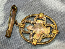 Charger l&#39;image dans la galerie, Original British Army GVI  Enamelled &amp; Gilt Sweetheart Brooch
