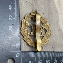 Load image into Gallery viewer, Original WW2 British Army Royal Armoured Corps Cap Badge
