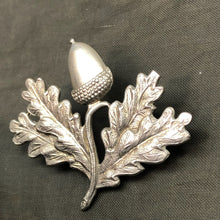 Load image into Gallery viewer, Original British Army Cap/Beret Badge - South Nottinghamshire Hussars - The Militaria Shop
