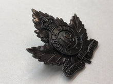 Load image into Gallery viewer, Genuine Canadian Army 19th Lincoln Regiment Cap Badge KC - JR GAUNT Marked
