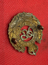 Lade das Bild in den Galerie-Viewer, Original British Army WW2 - GVI Royal Engineers Cap Badge
